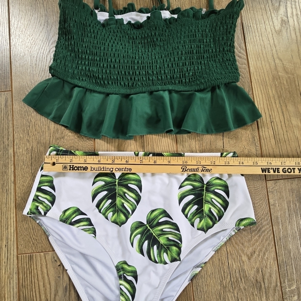 Green Ruffled Bikini Set with Leaf Print, No Tag, See Measurements - Picture 4 of 7